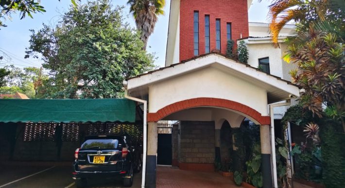5-Bedroom plus DSQ Villa TO LET in Riverside